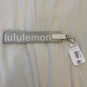 Lululemon never lost keychain - raw linen/white opal